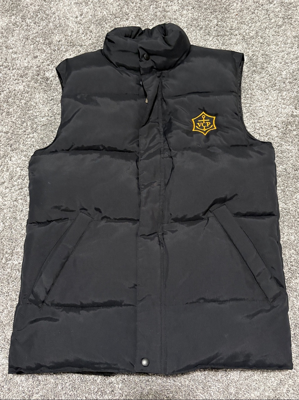 VEUVE CLICQUOT CHAMPAGNE  Puffer Vest Size Small Black Embroidered Athleisure